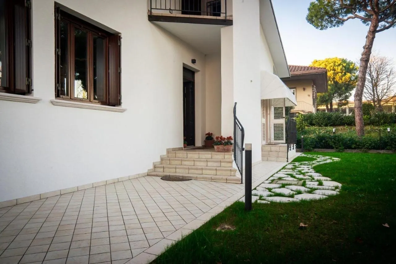 La Casa Bianca Rooms&Lounge Cesenatico 0*,