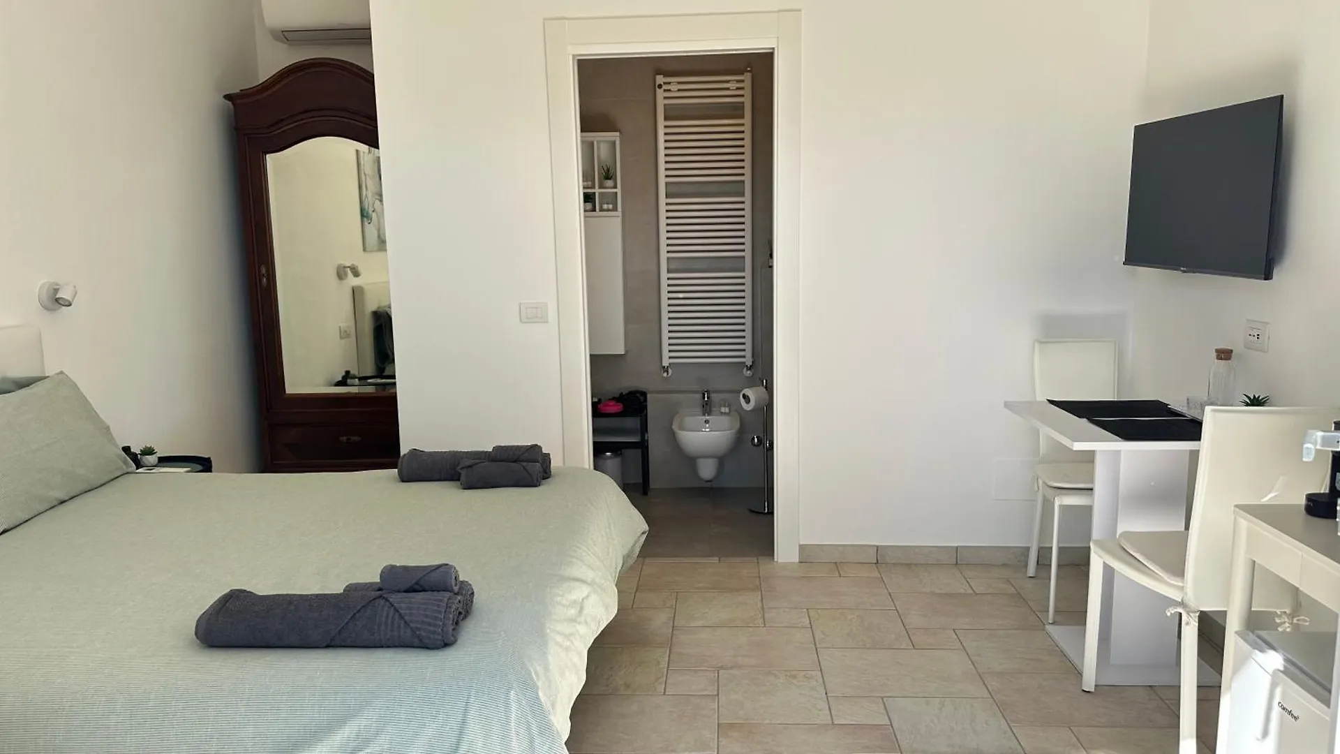 La Casa Bianca Rooms&Lounge Cesenatico Italy
