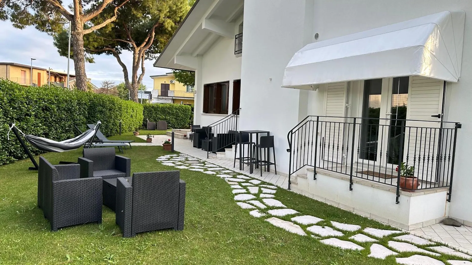 La Casa Bianca Rooms&Lounge Cesenatico 0*,